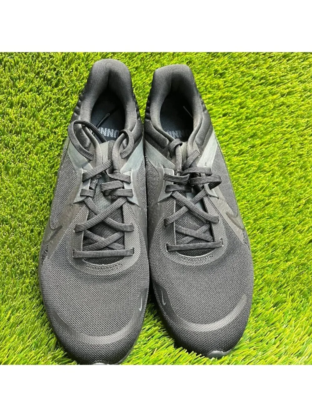 Nike Quest 5 Mens Size 9.5 Black Smoke Gray Athletic Road Running Shoes Sneakers